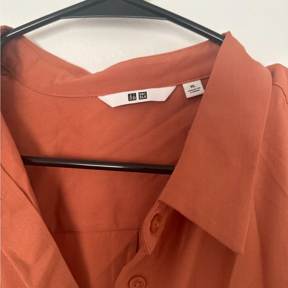 UNIQLO Rayon Terracotta rust orange pinkish brown button down blouse long sleeve - Picture 3 of 4